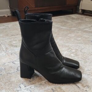 Elegant Black Leather Boots